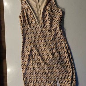 V neckline beige dress